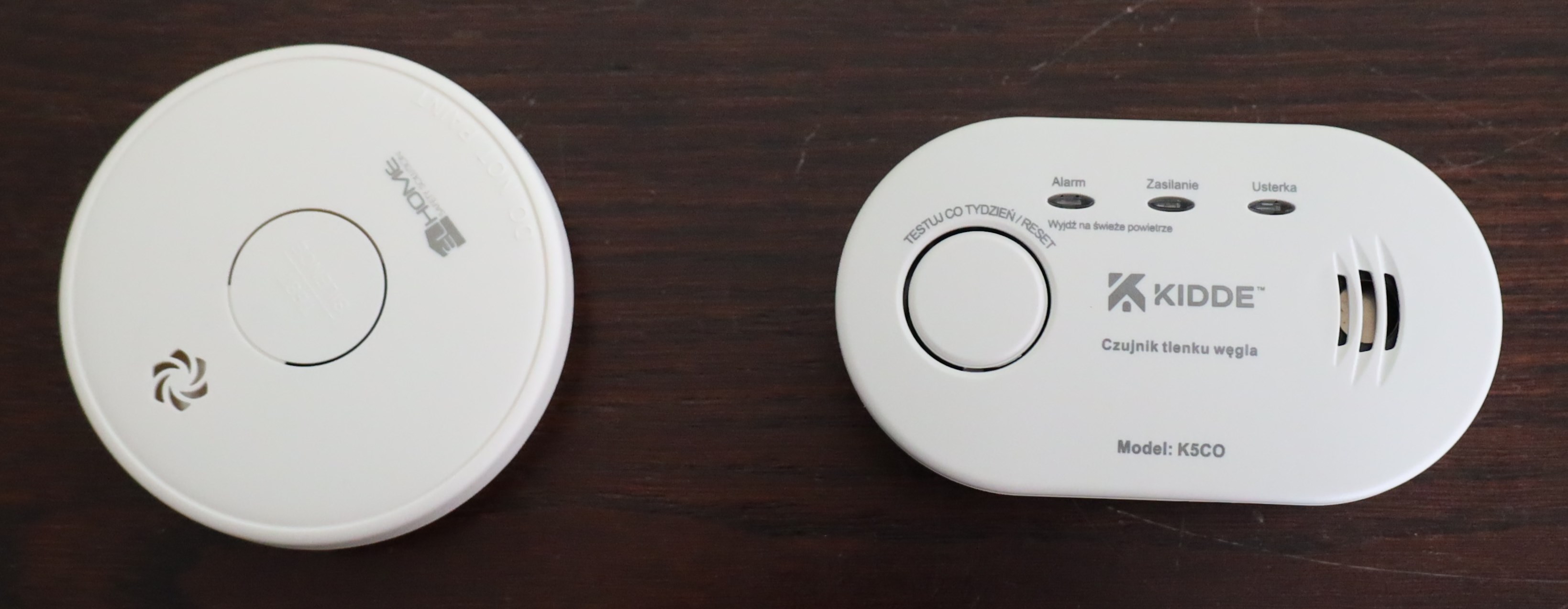 na zdjęciu czujnik tlenku węgla i czujnik dymu